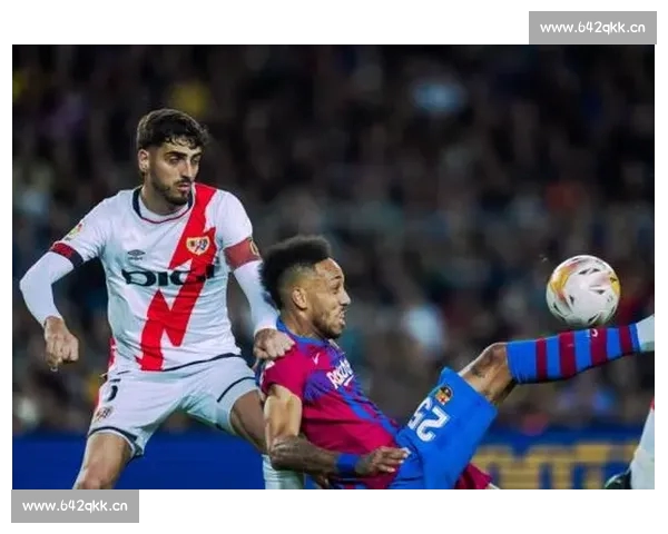 足球比赛技术统计分析与战术应用探讨：数据如何影响比赛结果与球队表现